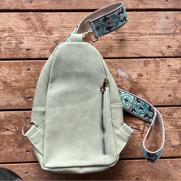 NWOT Vegan Leather Crossbody Bag with guitar strap - Picture 4 of 4